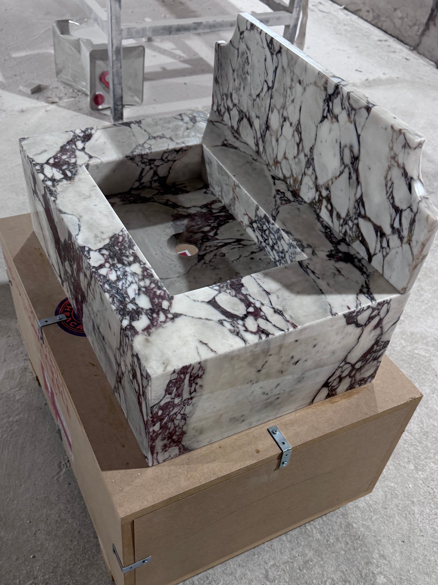 Calacatta Viola Bold violet veining