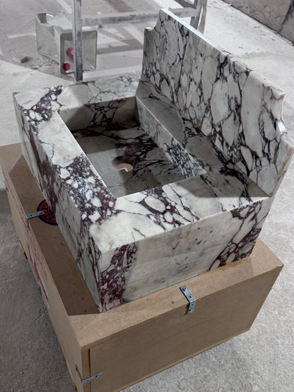 Calacatta Viola Bold violet veining